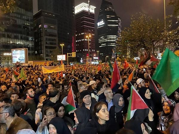 Bu acımasız saldırının ardından birçok ülke ayaklandı. İsrail'in İstanbul Başkonsolosluğu önünde de protesto gösterileri yapıldı.