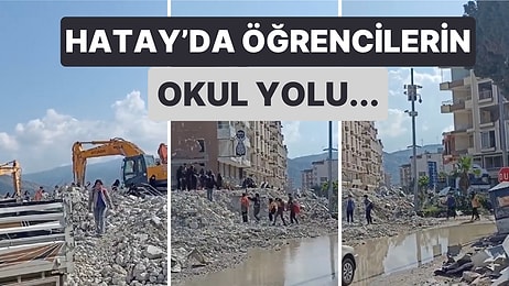 Samandağ'da Bir Okuldan Çıkan Öğrencilerin Yıkıntıların Üzerinden Yürümeye Çalıştığı Görüntüler Yürek Burktu