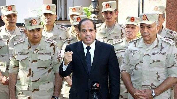 Mursi'nin destekçilerini sokağa çağırması sonrası iyiden iyiye çatışma ortamına giren Mısır'da korkulan durum gerçekleşti ve Ordu yönetime el koydu.