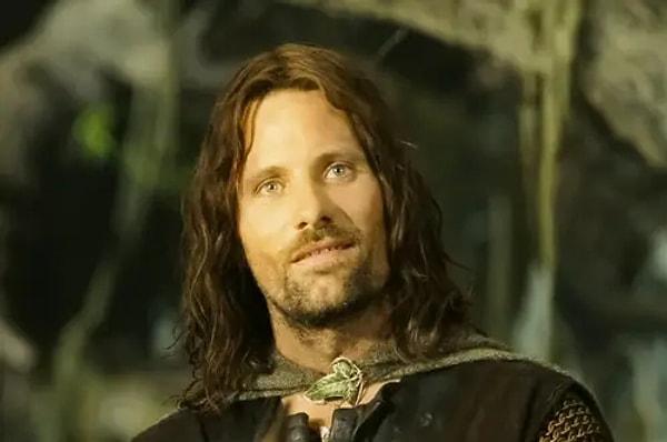 4. Viggo Mortensen, Hobbit filmlerinde Aragorn rolünde yer almayı reddetti. Bunun sebebinin de hikayeye göre Aragon karakterinin o zamanda daha doğmamış olması gerektiğini savundu.