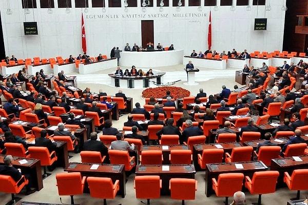 Türk Silahlı Kuvvetleri (TSK) unsurlarının Irak ve Suriye'deki görev süresinin iki yıl daha uzatılmasını öngören Cumhurbaşkanlığı tezkeresi, 17 Ekim'de TBMM Genel Kurulu'nda kabul edildi. Tezkereyi CHP ve Yeşil Sol Parti (HEDEP) dışında tüm partiler kabul etti.
