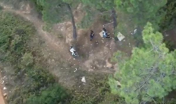 Sultanbeyli, Fatih Mahallesi’ndeki ormanlık alanı drone ile takip eden polis ekipleri 22 Eylül’de şüpheli bir durumla karşılaştı.