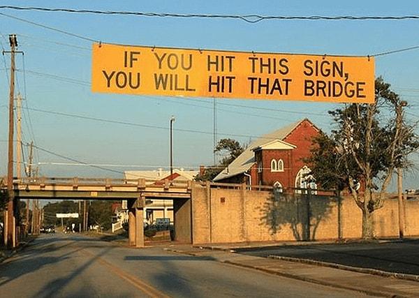1. "Eğer bu tabelaya çarparsan köprüye de çarpacaksın!"