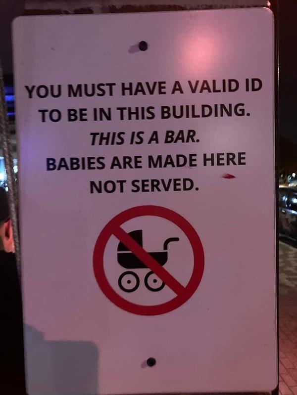 3. "Bu binaya girebilmek için geçerli bir kimlik kartına ihtiyacınız var. Burası bir bar. Burada bebeklere servis yapılmaz, bebek yapılır!"