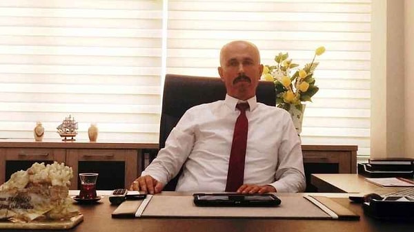 Koçarlı ilçe Milli Eğitim Müdürü koltuğunda oturunda Osman Arıkoğlu yaptığı paylaşımla gündemin öne çıkan isimlerinden oldu.