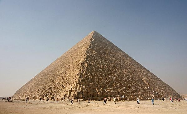 In which country would you find the Great Pyramid of Giza?