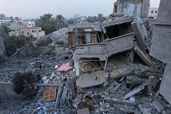 İsrail'in Gazze şeridini bombardımanla abluka altına almasının üzerinden 18 gün geçti. Yürek yakan haberlerin geldiği Gazze'de 5 bin 791 kişi yaşamını yitirdi.