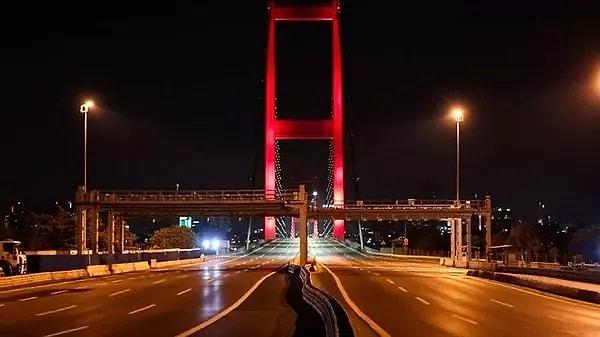 15 Temmuz Şehitler Köprüsü’nün 26 -27-28 ve 29 Ekim tarihlerinde belirli saatlerde araç trafiğine kapalı olması kararı İstanbul Valiliği açıklamasıyla kaldırıldı.