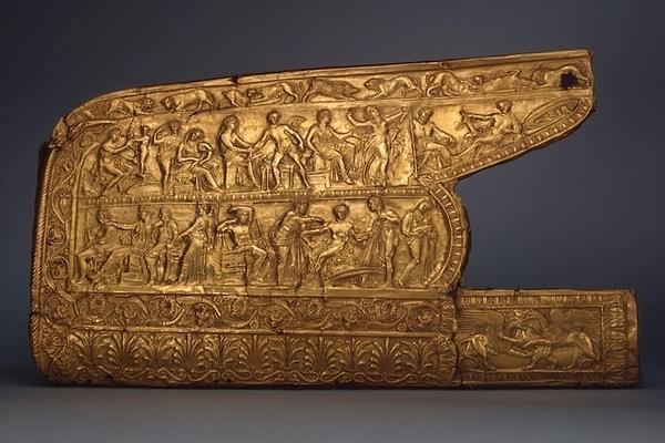 14. Ukrayna'da bulunan ve sadece 500 yıl sonra yazılacak olan Achilleid destanının sahnelerini içeren İskit altın gorytosu👇
