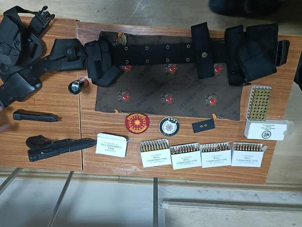 Tutuklanan şahısın evinde yapılan aramada 1 adet tabanca, 100 uzun namlulu silah mermisi, 50 tabanca mermisi ele geçirildi.