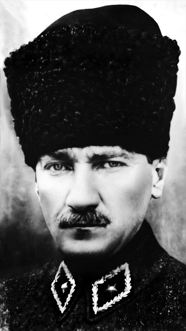 "Böyle giderse memleketin binbir türlü entrika ve istilaya maruz kalacağını" izah etmeye çalışan Mustafa Kemal Paşa'ya, Yıldırım Orduları Grup Kumandanlığı ve 7. Ordu'nun lağvedildiği bildirildi.