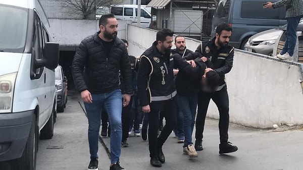 Gazete Duvar'dan Can Bursalı'nın haberine göre, Barış Boyun çetesinin yargılandığı davanın duruşmasından yaklaşık 2 ay sonra Horasan, trafik kazası yaptı.