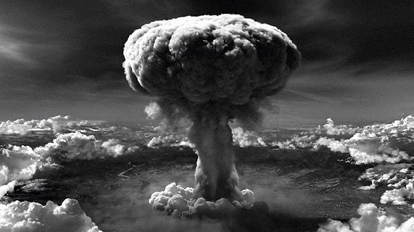 Hiroşima'ya atılan bombanın enerjisi yaklaşık 15 kiloton iken Nagazaki’ye atılanın etkisi ise 25 kiloton olarak tahmin edilmektedir.