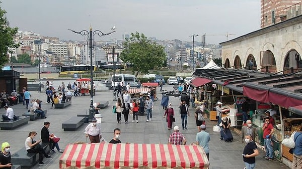 Ekim ayında İstanbul’da, perakende fiyat hareketlerinin göstergesi olan İstanbul Ücretliler Geçinme İndeksi bir önceki aya göre %3,69, toptan fiyat hareketlerini yansıtan Toptan Eşya Fiyatları İndeksi ise % 3,53 oranında arttı.