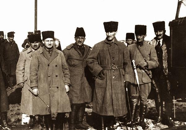 Mustafa Kemal Paşa bu sert ifadeleriyle bulundukları yerin bir İhtilal Meclisi olduğunu hatırlatıyordu. Milletin kendi hakimiyetini Osmanlı Saltanatına tekrar teslim etmeyeceğini en net bir şekilde ifade etmişti.