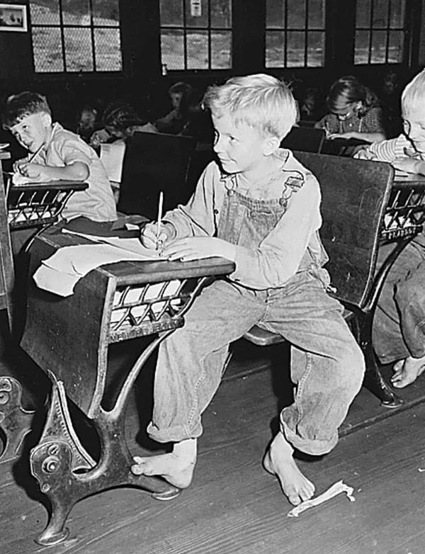 4. Kömür madencisinin çocuğu ilkokulda. (Kentucky, 1946)