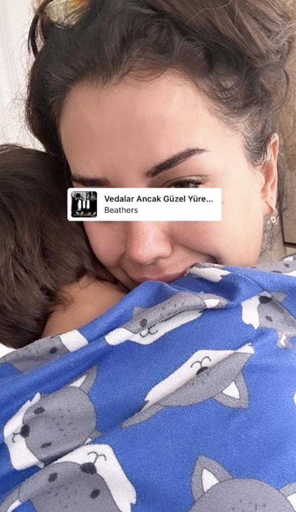 Belki hatırlarsanız, Dilan ve Engin Polat'ın uykudan uyandırılarak gözaltına alınmadan birkaç saat önce Dilan Polat, Instagram hesabından ağlayarak oğluna sarıldığı bir hikaye paylaşmıştı.