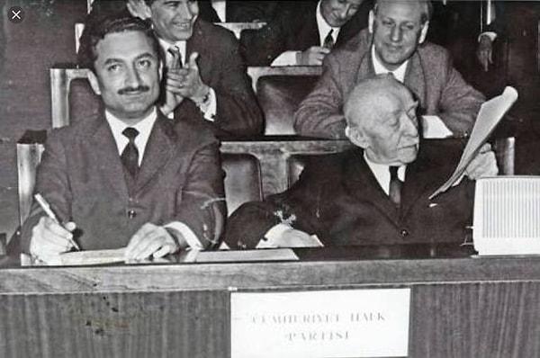 Genç Ecevit, 1960'lı yıllarda Parti'nin Genel Sekreteri olarak görev yaparken "Ortanın Solu" ideolojisini CHP'ye yerleştirmek için çaba sarf etmiş, bu süreçte tanınırlığını da artırmıştı.