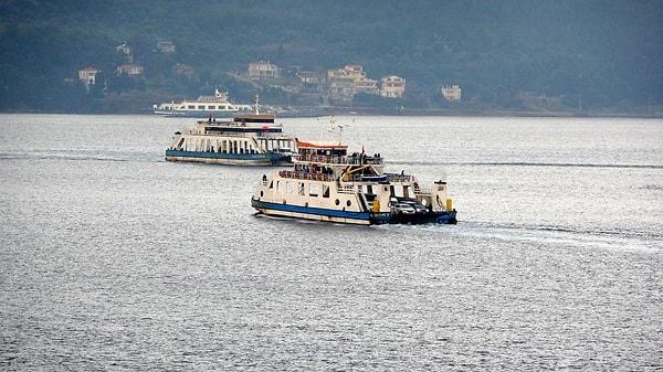 Çanakkale Boğazı'ndaki feribot seferleri de şiddetli rüzgarlar sebebiyle iptal edilmişti.