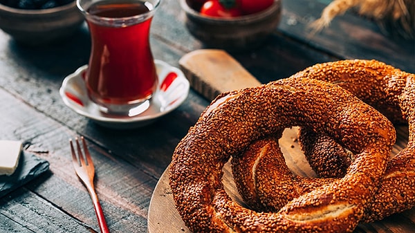 Senin için yolculuğun vazgeçilmez ritüeli simit ve çay ikilisi!