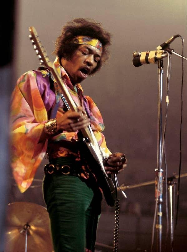 9. Jimi Hendrix 1970 yılında 27 yaşında öldü.