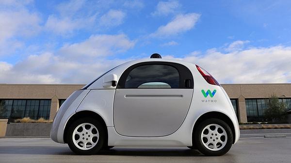 Geçtiğimiz günlerde internet devi Google, yapay zekayla çalışan direksiyonsuz, pedalsız arabasını tanıttı.