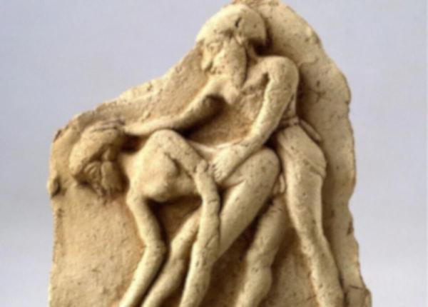 11. Mezopotamya'da bulunan pişmiş bir toprak levha üzerinde tasvir edilen bir kadın ile bir erkek arasındaki cinsel ilişki. (M.Ö 2. Yüzyıl başları)