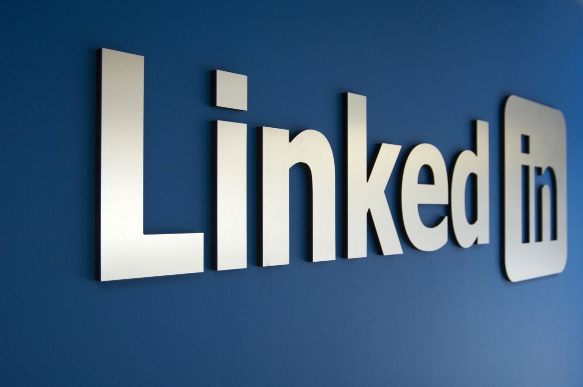 Mastering LinkedIn: A Comprehensive Guide to Boosting Your Professional ...