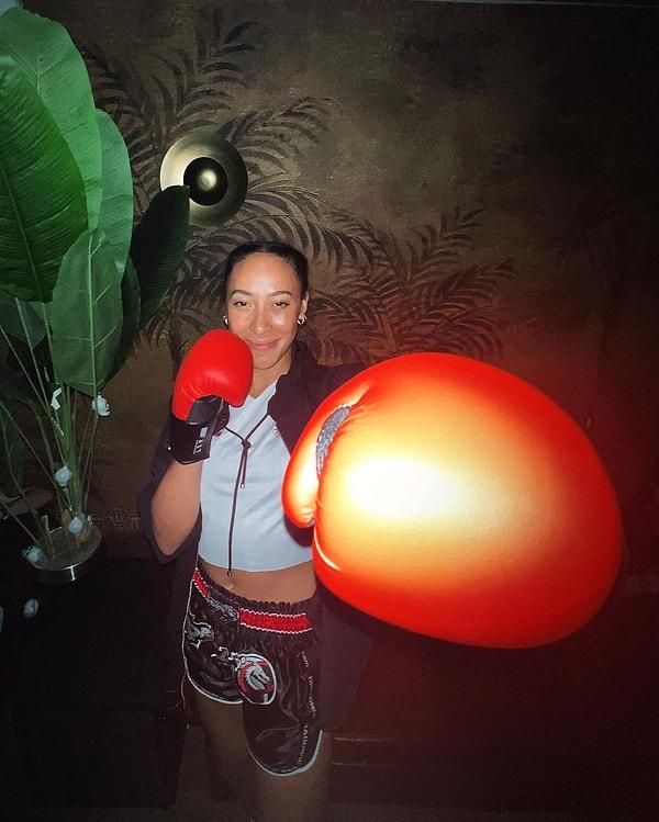 Alexa Gray bir boksör olarak geceye katıldı🥊