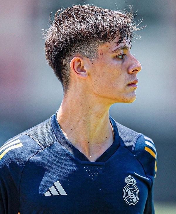 Arda Güler ile ilgili gelen soruya Nacho, "Arda Güler? Çok genç ama inanılmaz bir yeteneği var. Real Madrid'de oynamak için doğdu." dedi.
