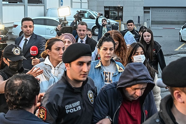 Eş zamanlı yapılan operasyonun ardından yapılan sorgulamaların ardından 18 şüpheli Anadolu Adliyesine sevk edilmişti.