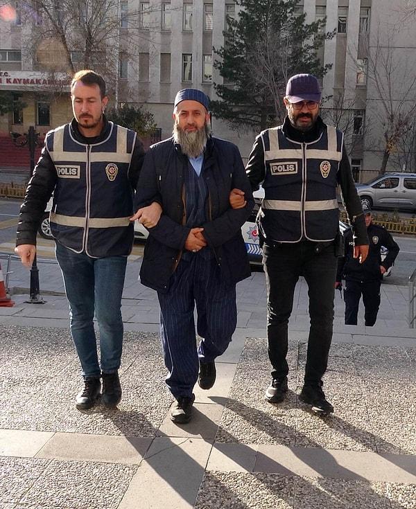 'Atatürk aleyhine işlenen suçlar kanununa muhalefet'ten adliyeye sevk edilen Mustafa Atmaca, çıkarıldığı nöbetçi mahkemece tutuklandı.