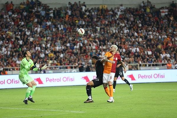 Trendyol Süper Lig’in 12. haftasında lider Galatasaray, deplasmanda Atakaş Hatayspor’a konuk oldu. Mersin’de oynanan karşılaşma, 2-1 Hatayspor’un üstünlüğü ile sona erdi.