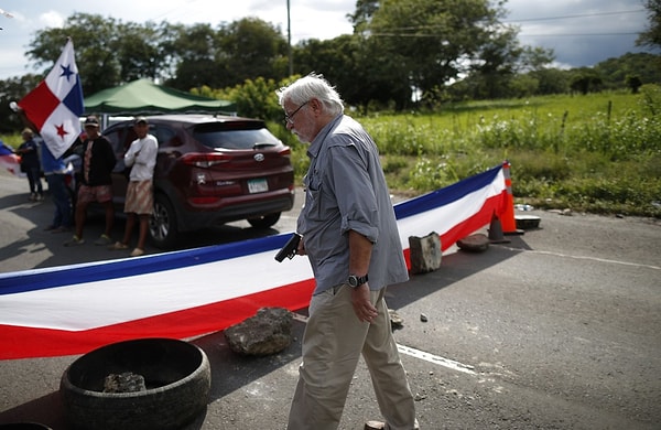 In the city of Chame, along the Pan-American Highway, 77-year-old American lawyer Kenneth Darlington grew agitated by the placement of car tires as a barricade. Exiting his vehicle, Darlington removed and tossed aside the tires, declaring, "This protest ends today." He then brandished a weapon from his pocket.