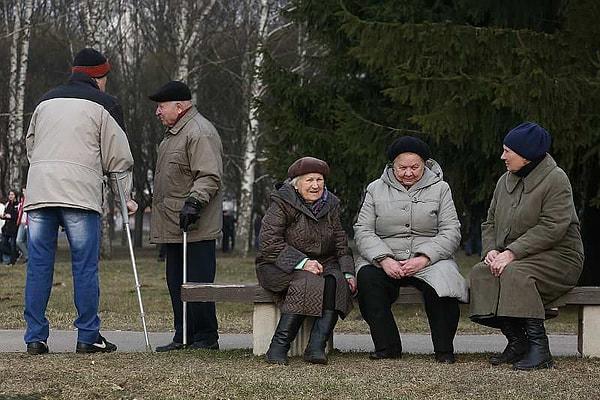 Türkiye'deki yaşam süresinin ortalamasına göre bu sürenin uzun olduğunu düşünenler bulunmakta. İşte ülkelere göre erkeklerin emeklilik yaşı👇