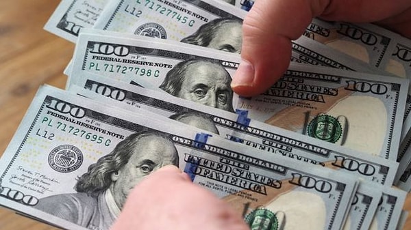 Dolar/TL, gün sonunda bankalararası piyasada 28,62 TL'den işlem görürken, Kapalıçarşı'da dolar/TL kuru 28,66 oldu.