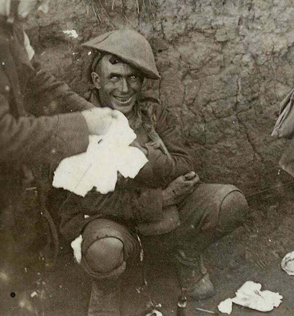 11. I. Dünya Savaşı'nda şok olmuş bir askerin fotoğrafı.