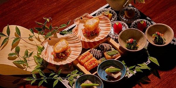 Uzakdoğu’da epey yaşadığım için Japon mutfağından da örnek vereyim.