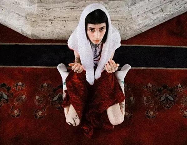 Ankara Kocatepe Camisi'nde yapılan moda çekimleri sosyal medyada büyük bir tartışmaya sebep olmuştu.