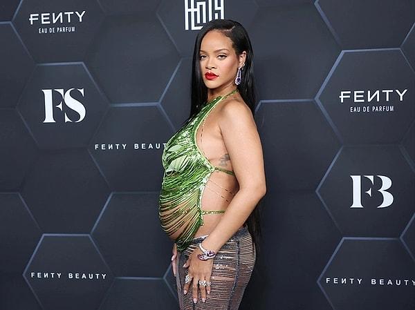 İkinci çocuğunu kucağına alan Rihanna'nın üçüncüye hamile olduğu iddia edildi!