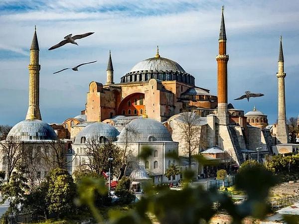 UNESCO'nun Dünya Mirası Listesi'nde 1199 varlık bulunuyor. Türkiye'nin bu listede 2023 itibarıyla 75 kültürel, 4 karma ve 3 doğal olmak üzere toplam 82 mirası yer alıyor.