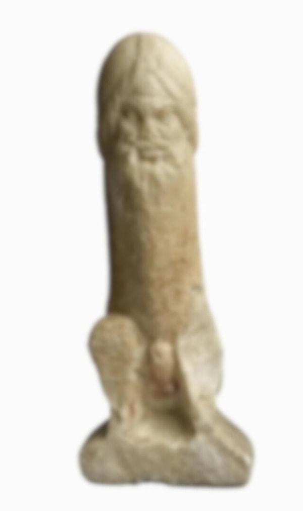 10. Yunan doğurganlık tanrısı Priapus'a ait erken cinsel organı şeklindeki bir heykel.