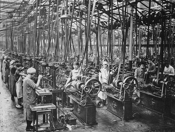 2. Sanayi Devrimi'nin başlangıcında en önemli değişim hangi sektörde gerçekleşti?