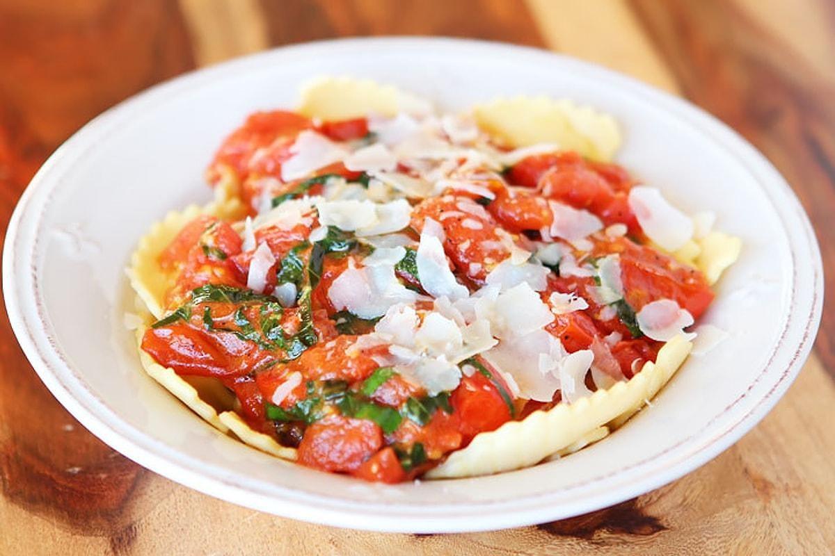 Равиоли томат базилик. Томато обед. Cheese with Tomato. Ravioli Recipe with Seafood, Tomato, Tomato and Bisque.