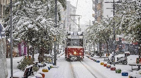 Meteoroloji Genel Müdürlüğü'nden yapılan tahminlere göre İstanbul'da pazar günü kar yağışı görülebilir.