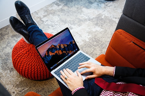 Bu değişiklik gerçekleşirse macOS arayüzünde büyük değişiklikler yapılması gerekecek çünkü mevcut arayüz elemanları dokunmatik kullanım için yeterince büyük değil.