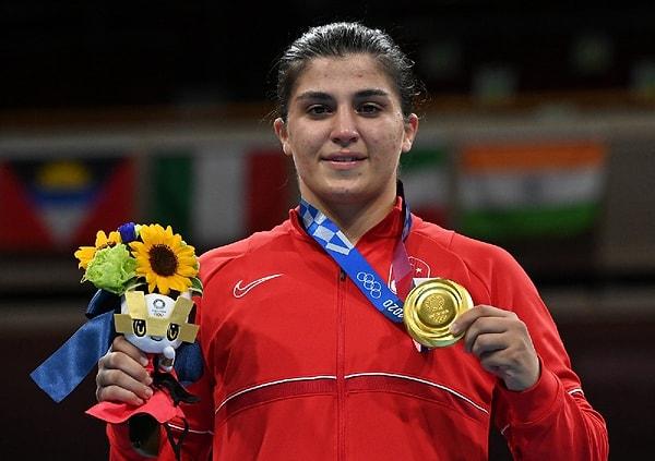 18. Buse Naz Sürmeneli, aynı yılın 3. Avrupa Oyunları'nda boks branşında altın madalya alarak büyük bir başarıya imza attı.