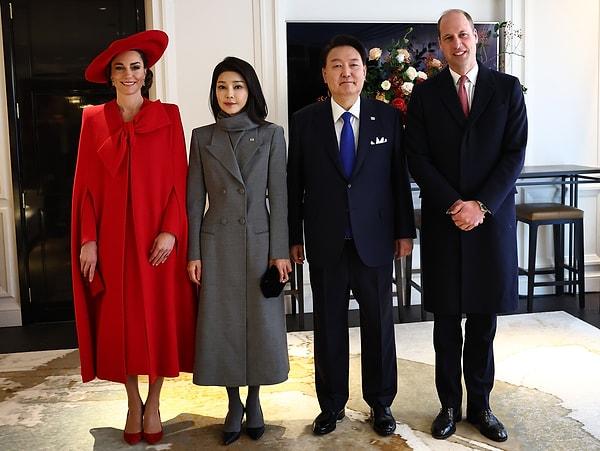 Güney Kore Devlet Başkanı Yoon Suk Yeol ve eşi Kim Keon Hee resmi bir ziyaret için Londra'ya geldi. Kate Middleton elbisesiyle bu görselde de dikkatleri üzerine çekiyor.