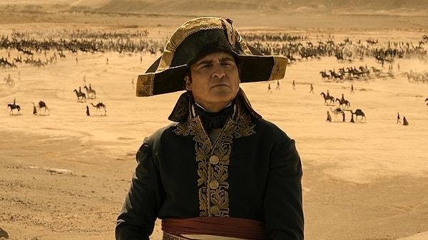 Ünlü yönetmen Ridley Scott, uzun bir aradan sonra yönetmenliğini yaptığı 'Napolyon' filmi ile sinemalara geri dönüş yaptı.