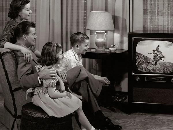 1. "Ben çocukken renkli televizyonumuz bile yoktu. Bunun iyi olup olmadığından emin değilim ama wifi beni şaşırtıyor."